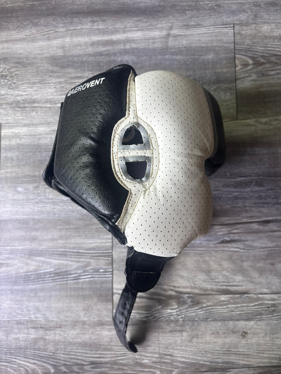 Used - TITLE Boxing Aerovent Elite Headgear - Black/White (X-Large)